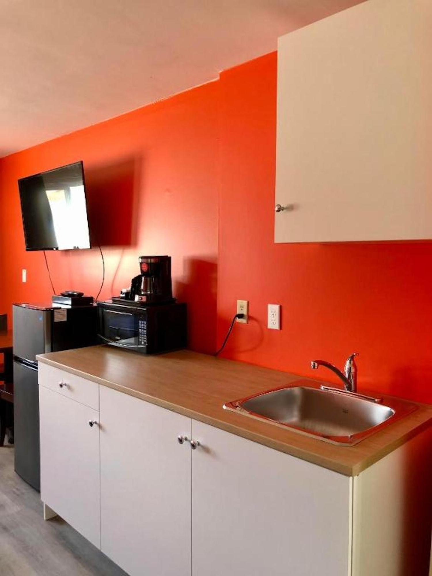 Canterbury Inn Invermere Ngoại thất bức ảnh