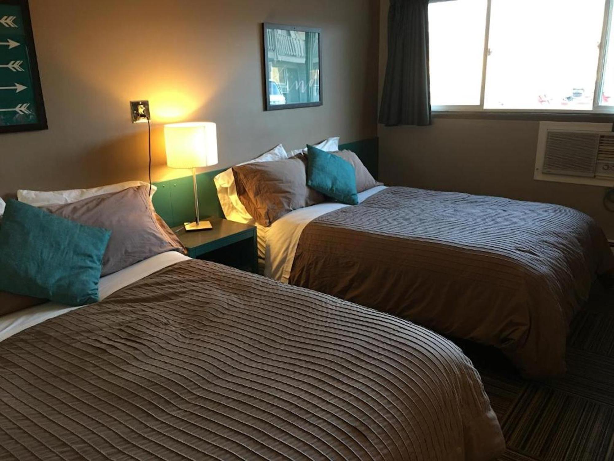 Canterbury Inn Invermere Ngoại thất bức ảnh