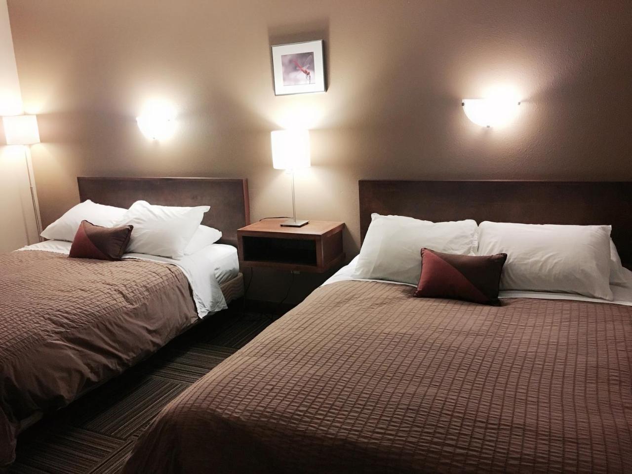 Canterbury Inn Invermere Ngoại thất bức ảnh