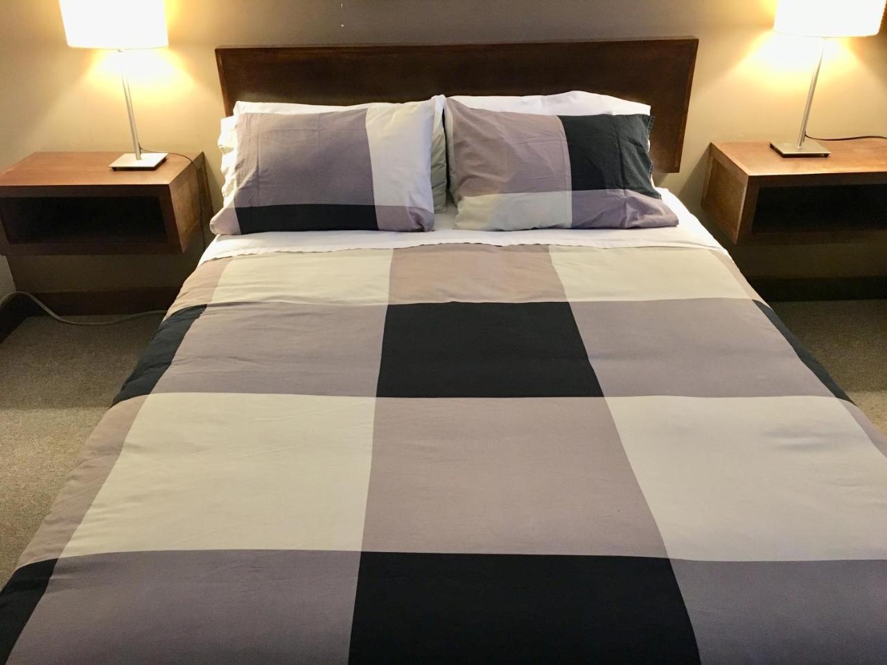 Canterbury Inn Invermere Ngoại thất bức ảnh